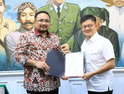 Kemenag Terima Hibah Keramik 20.000 Meter Persegi dari PT Arwana Citramulia