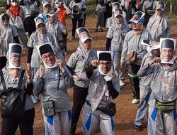 Ribuan Wajah Anies Baswedan Berkerumun di Dramaga