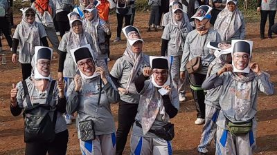 Ribuan Wajah Anies Baswedan Berkerumun di Dramaga
