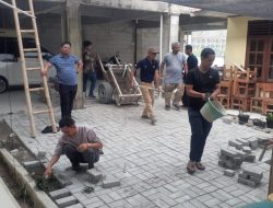 Demi Kenyamanan Masyarakat, Kades Cimandala dan Staf Percantik Kantor Desa