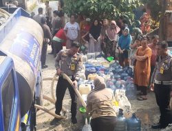 Sambut HUT Polantas Ke-68, Sat Lantas Polres Bogor Salurkan Bantuan Sembako dan Air Bersih