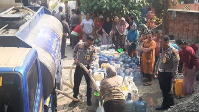 Sambut HUT Polantas Ke-68, Sat Lantas Polres Bogor Salurkan Bantuan Sembako dan Air Bersih