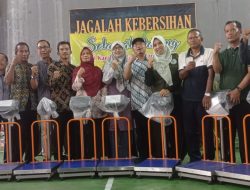 Berasal dari Aspirasi, Achmad Fathoni Bagikan 14 Timbangan Digital ke KRL di 3 Kecamatan