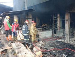 Sudah 12 Jam Petugas Damkar Lakukan Pemadaman di Pasar Leuwiliang, Blok Kambing Diperkirakan Hangus Tak Tersisa