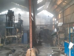 Bakar Saringan, Pabrik Plastik di Desa Pabuaran Kemang Dilalap Si Jago Merah