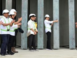 Jokowi Pasang Bilah Pertama Garuda di Kantor Presiden IKN, Progres Pembangunan Sudah 38 Persen