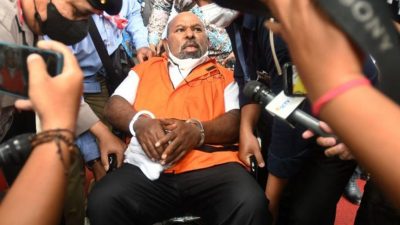 Lukas Enembe Divonis 8 Tahun Penjara, Hak Politik Dicabut Selama 5 Tahun