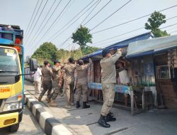 Satpol PP Kecamatan Kemang Tertibkan PKL Berjualan di Atas Trotoar dan Tanah Negara