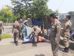 Satpol PP Kabupaten Bogor Tertibkan PKL di Trotoar Jalan Alternatif Sentul