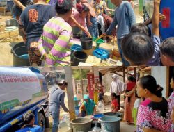 Ribuan Warga Desa Wargajaya Cigudeg Mudik Berebut Air Bersih dari Relawan