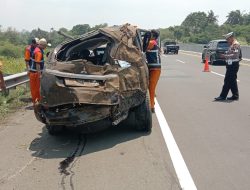 Gegara Sopir Ngantuk, Mobil Pajero Alami Kecelakaan Tunggal di Tol Bocimi
