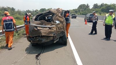 Gegara Sopir Ngantuk, Mobil Pajero Alami Kecelakaan Tunggal di Tol Bocimi