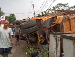 Tak Kuat Menanjak, Truk Tambang Hantam Rumah Warga di Kampung Sawah Rumpin
