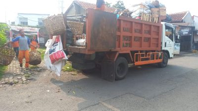 Waduh! Armada Truk Sampah Pemkab “Nyelonong” Angkut ke Wilayah Kota Bogor