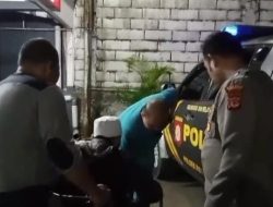 Tim Patroli Polsek Parung Evakuasi Laka Lantas di Depan Pasar Parung