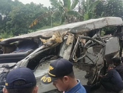 Mobil Rombongan Yatim Dhuafa Kecelakaan di Jalan Raya Puncak, 4 Anak Tewas