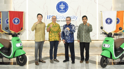 IPB University Gandeng Grab Dukung Pengurangan Emisi Karbon di Kampus, Dapat Hibah 10 Motor Listrik