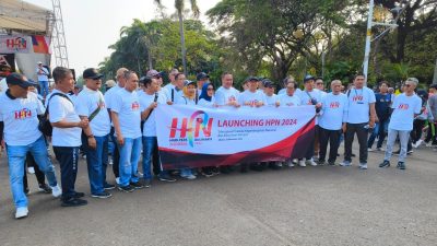 Menteri Teten Masduki Ikuti Jalan Santai Launching HPN 2024 di Silang Monas