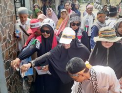 Peduli Palestina, Emak-emak Desa Bantarsari Rancabungur Bakar dan Buang Produk Pro Israel