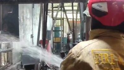 Pabrik Ban di Kedung Halang Kota Bogor Dilalap Si Jago Merah
