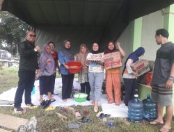 Peduli Warganya Terdampak Banjir di Perum BTB, Kades Tegal Dirikan Posko dan Berikan Bantuan Sembako
