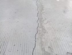 Waduh!! Baru 4 Hari, Beton Proyek Peningkatan Jalan Kemang-Rancabungur Retak