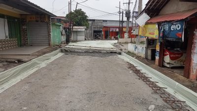 Dua Proyek Peningkatan Jalan di Kecamatan Kemang Mangkrak, Kades: Rugikan Warga Karena Jalan Ditutup