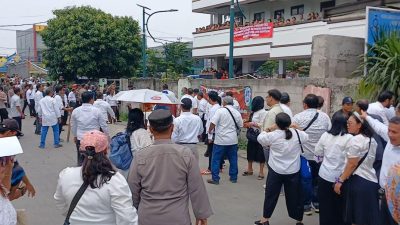Ajakan Ibadah Bersama Ditolak, Dua Kubu Jemaat HKBP Cibinong Terlibat Bentrok, 1 Orang Diamankan