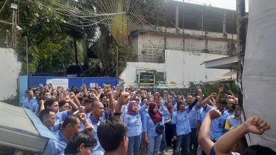 Upahnya Dipotong 50 Persen, Ratusan Karyawan PT Semasi Mogok Kerja