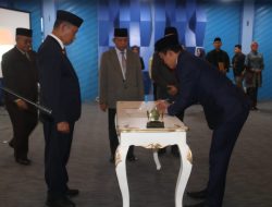 Lantik Tedi Kurniawan Sebagai Dirut, Asmawa Tosepu Minta Perumda Tirta Kahuripan Lebih Inovatif