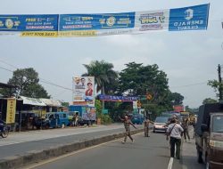 Spanduk Bodong Dibredel Satpol PP Kecamatan Kemang