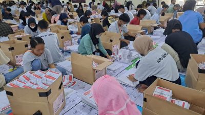 Bawaslu Tegaskan Sortir Lipat Surat Suara Harus Teliti