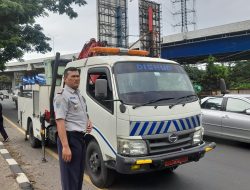 Respon Aduan Masyarakat Nagrak, Kepala UPT Dishub Wilayah 2 Langsung Perbaiki PJU Mati