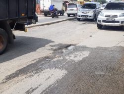 Akibat Drainase Buruk, Jalan Kemang-Parung Milik Provinsi Banjir dan Berlubang