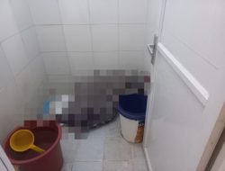 Pegawai Toko Material di Gunung Putri Ditemukan Tewas Didalam Kamar Mandi Kontrakan, Badan Ditutup Sarung dan di Lakban