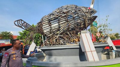 Kereeen, Polri Sulap Knalpot Brong Hasil Penindakan Jadi Patung Penghias Kota