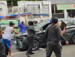 Mobil 3 Pelaku Pencurian di Ciomas Ringsek Usai Pelariannya Digagalkan Warga