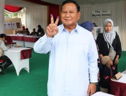 Nyoblos Saat Hujan, Prabowo: Membawa Berkah dan Rejeki, Satu Putaran