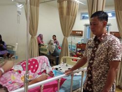 Camat Kemang Imam Mahmudi Jenguk Anggota KPPS yang Dirawat di RS Hasan Toto ATS