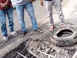 Warga Ngamuk Gegara Jembatan Cidangder Parung Panjang yang Baru Dibangun Kembali Jebol