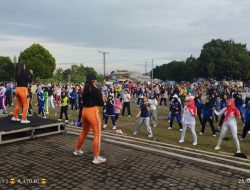 Ratusan Masyarakat Antusias Ikut Senam Bogor Bugar di Stadion Pakansari