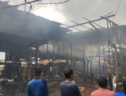 Akibat Korsleting Listrik, Bangunan Semi Permanen di Kemang Dilalap Si Jago Merah
