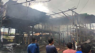 Akibat Korsleting Listrik, Bangunan Semi Permanen di Kemang Dilalap Si Jago Merah