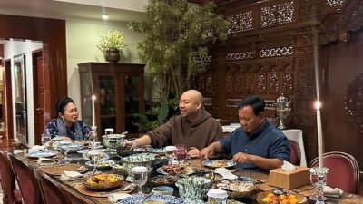 Prabowo Bagikan Momen Makan Malam Bersama Titiek Soeharto dan Didit, Netizen: Bapak dan Ibu Negaraku