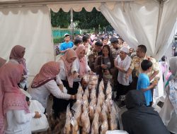 Sekretariat DPRD Kabupaten Bogor Bagikan 400 Takjil Gratis kepada Warga dan Pengendara