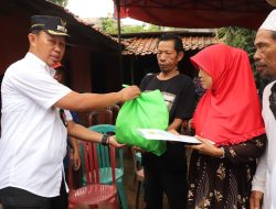 Asmawa Tosepu Tinjau Lokasi Longsor di Sentul Babakan Madang, Serahkan Santunan