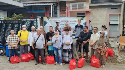 Media Aktualita bersama BTJ Bagikan Paket Sembako untuk Kaum Dhuafa di Bulan Ramadhan