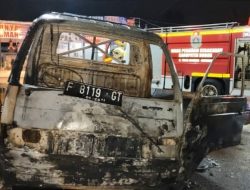Mobil Losbak Pengangkut Bensin Terbakar di Cibungbulang, Polisi: Keberadaan Sopir Belum Diketahui