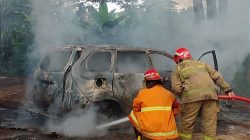 Korsleting Listrik, Mobil Jemputan Anak Sekolah Ludes Terbakar di Pakansari Bogor