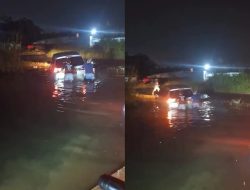 Mobil Mini bus Terperosok di Jalan Bomang Tajurhalang Terekam Ponsel Warga